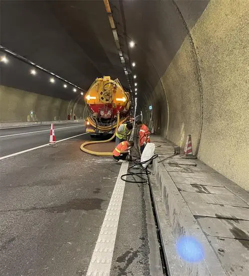 陕西隧道排水渠清淤